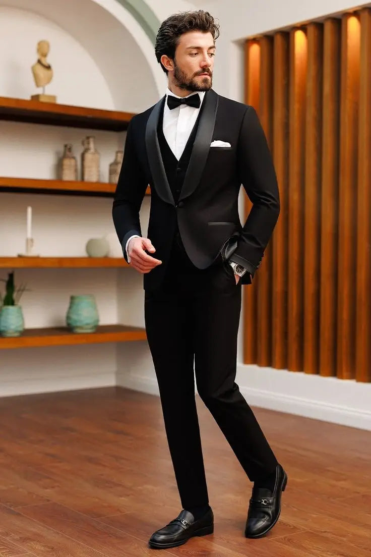 Handsome Black Slim-Fitting Tuxedo Suit for Men