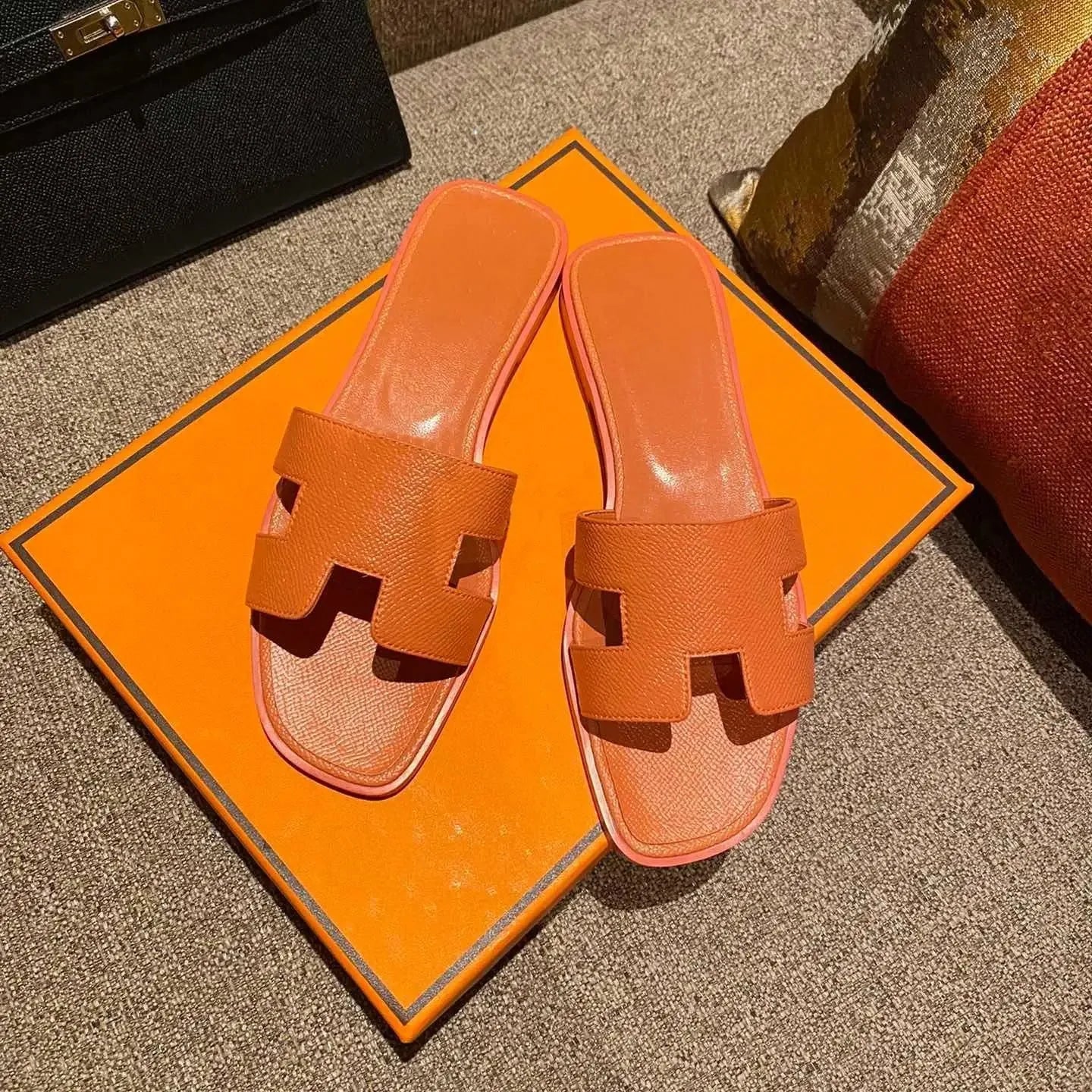 Sandals Famous Brand Beach Slippers Classic Flat